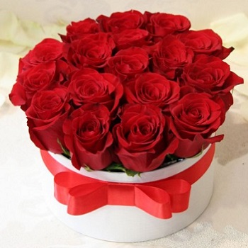 Κουτί με κατακόκκινα Τριαντάφυλλα σε 3 Μεγέθη